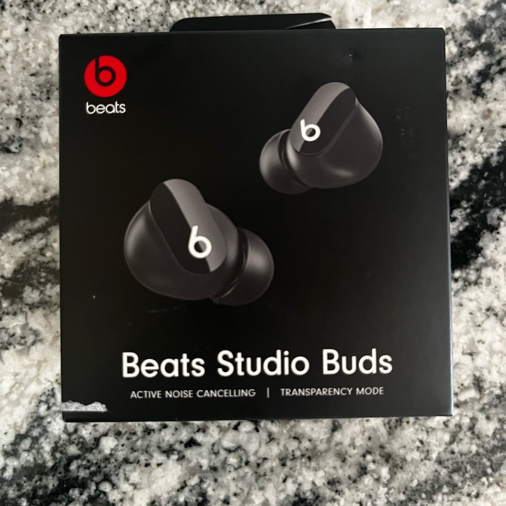 ♥️ SOLD♥️ New Unopened Box - Beats Earbuds - Noise Cancelling - BLACK